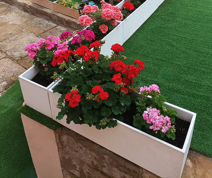 blive_flash_balko_100_04 Bac à fleurs en béton BALKO 100 Blanc – Image 1