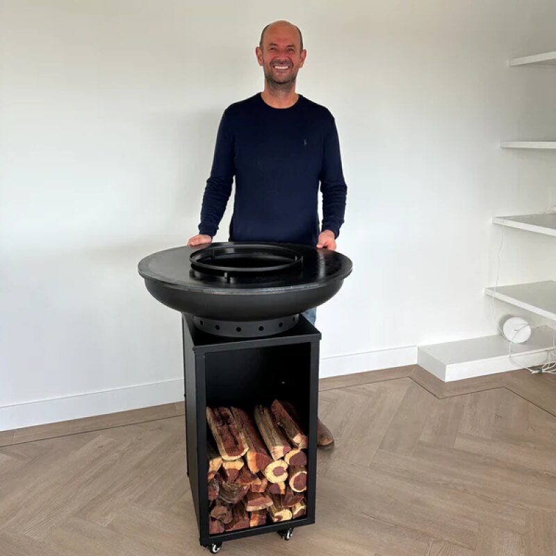 BBQ Plancha Grill Blackline Camarada 2.0 - Avec Housse de protection personnalisée et rangement bois Ø70cm